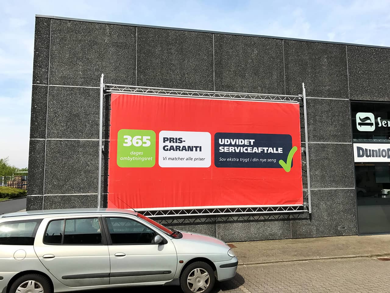 Konstrukcja reklamowa wielkoformatowa z opatentowanym systemem napinania banerów bannergear™ High Dimension